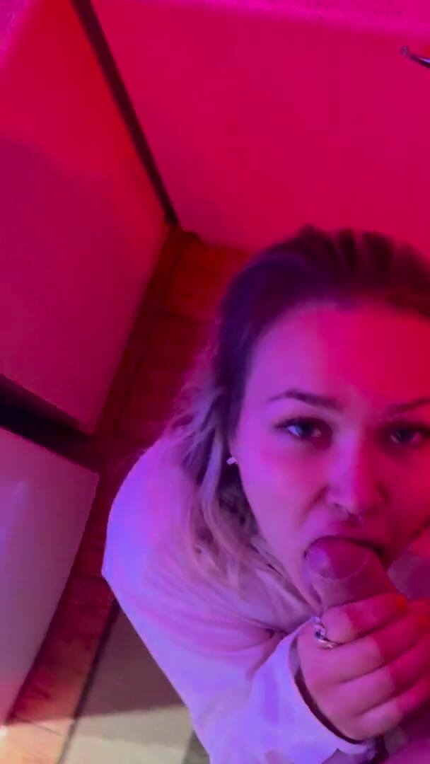 MaryCandy: Mary è tornata a casa dopo la festa e è stata punita