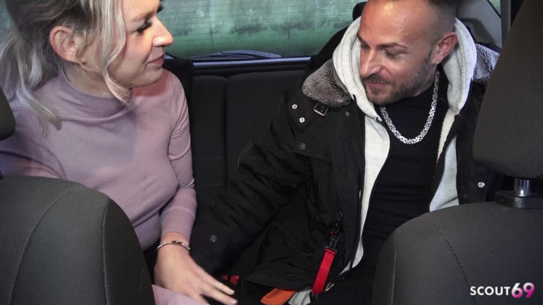 Scout69: Awek blonde Jerman Lisa mengambil dan bercakap dengan kongkek berisiko...