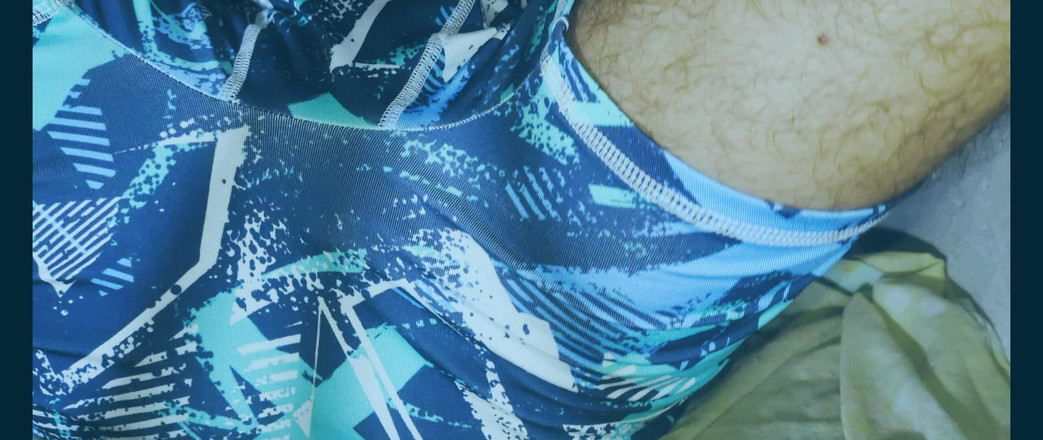 Stink HairyMale: Mein Körper aus nächster Nähe mit weißen Socken