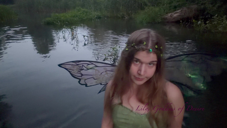 Lily, Goddess of Desire: Vodní víla se objeví a láká tě jako Darkness Falls