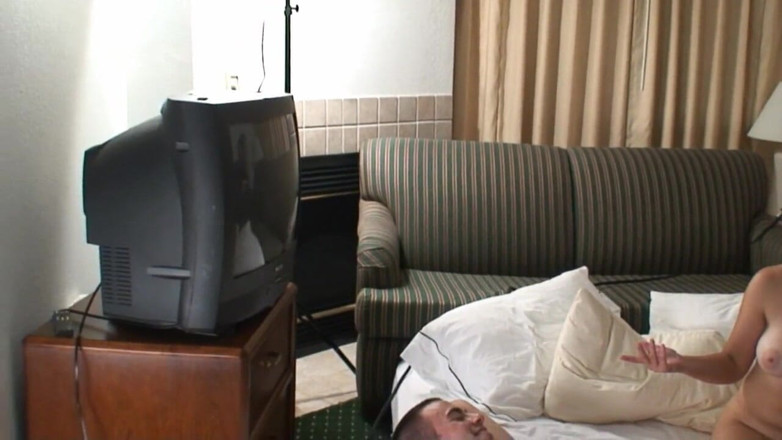 Video Wonderland Productions: Rayvyn suce et baise son mec