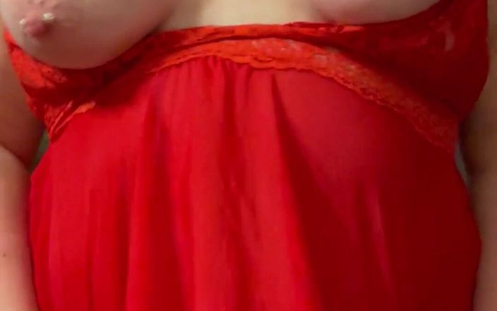 Lily Bay 73: Rote dessous und gepiercte nippel