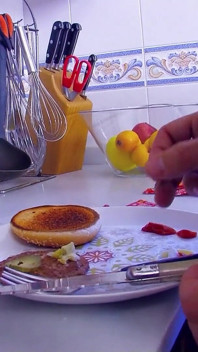 Thiếu niên châu Á gầy Sharon bị đụ lỗ hậu bởi cha kế trong nhà bếp