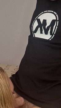 Cuckold opruimen creampie uit het poesje van de vrouw