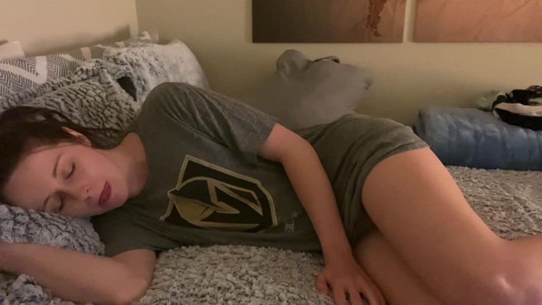 Nadia Foxx: Le lendemain, sexe sans capote et pipe avec ton t-shirt !