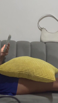 Zierliche Ebony Latina Melkt Mich Mit Ihren Sohlen