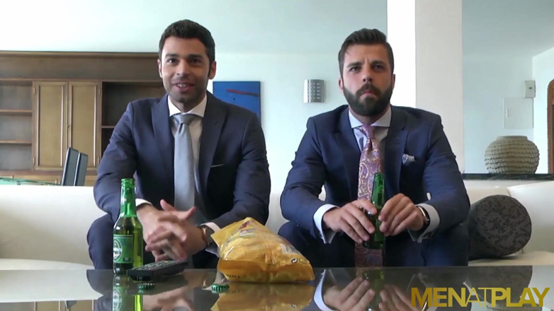 Menat Play: MENATPLAY - латина в костюме Эктор де Сильва анально трахает коллегу