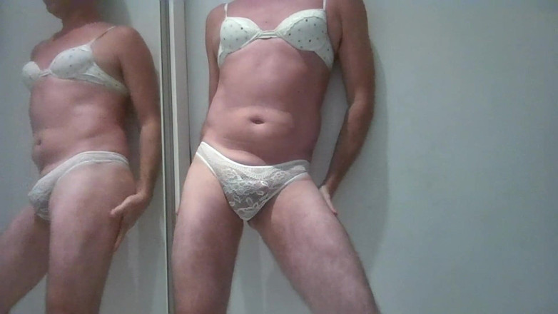 Alan Long: Mergând în jos scările clădirii în chiloții mei!