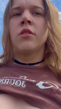 Girl Shows Her Tits and Pussy Outdoors