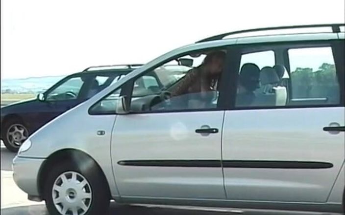 Magmafilm: Che bastardo nel Traffico! L'autostoppista è il modo perfetto per passare...