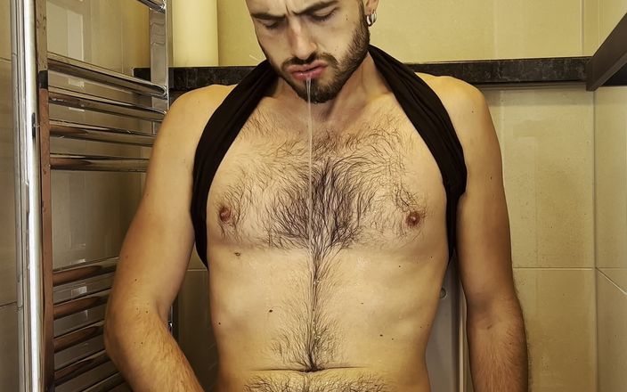 Thickbenjamin: Çocuk kendi sidiğinin tadına bakıyor