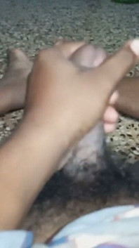 我的嫂子吮吸我的大黑屌并舔舐