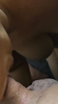 チンポをしゃぶるいたずらオタク