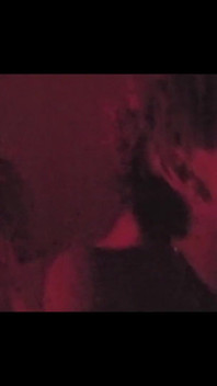 Nadržený chlap šuká zralou šlapku v Seedy Red Room.