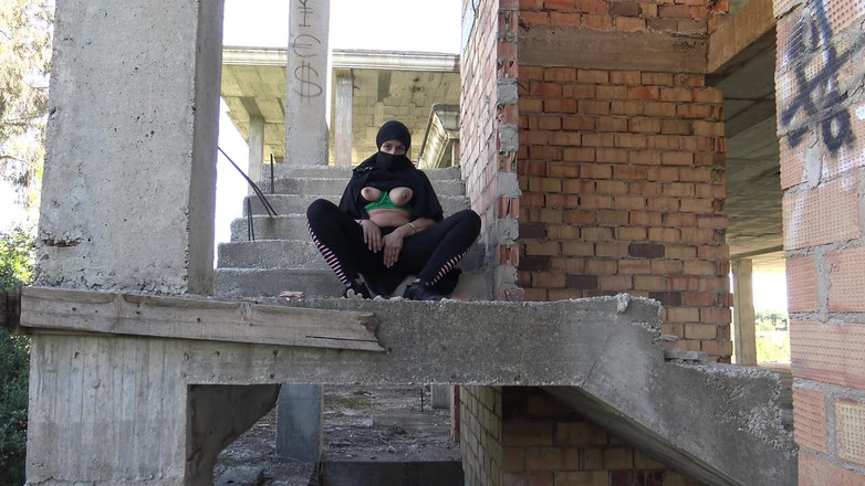 Souzan Halabi: Một người vợ nổi tiếng từ Heliopolis với bộ ngực đầy...