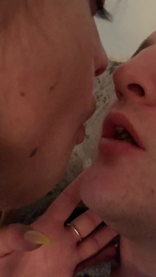 Filthy British Couple: Britânica indiana puta chupa, beijando, chupando cu e falando putaria