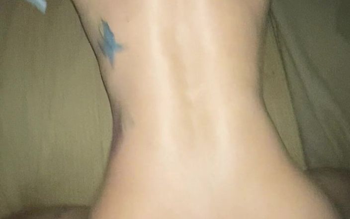 Weslley Bull: Tatuerad transflicka knullades i ett hotellrum