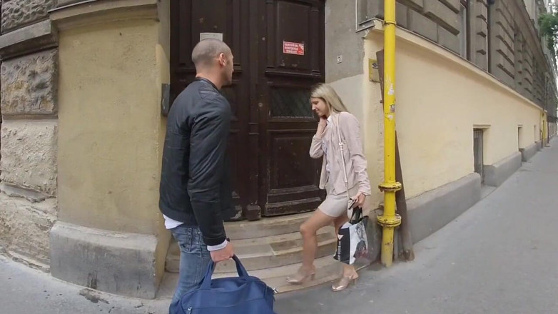 Ferrero anal experience: Ona bir daire kiralamak istiyor ve adam ona büyük yarağıyla ödüyor