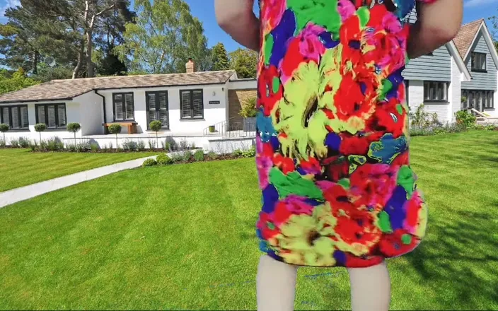Kitty_Cross: Hot Striptease in the Garden Sexy Dancer