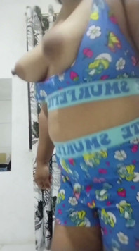 แม่น่าเย็ดฟิลิปปินส์เซ็กซี่, เขย่า, ถูและกระแทกตูดและหี Smurf ใหญ่ของเธอ