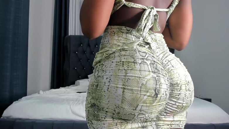Perfect black ass: Mi sego con il mio perfetto culo nero in un...