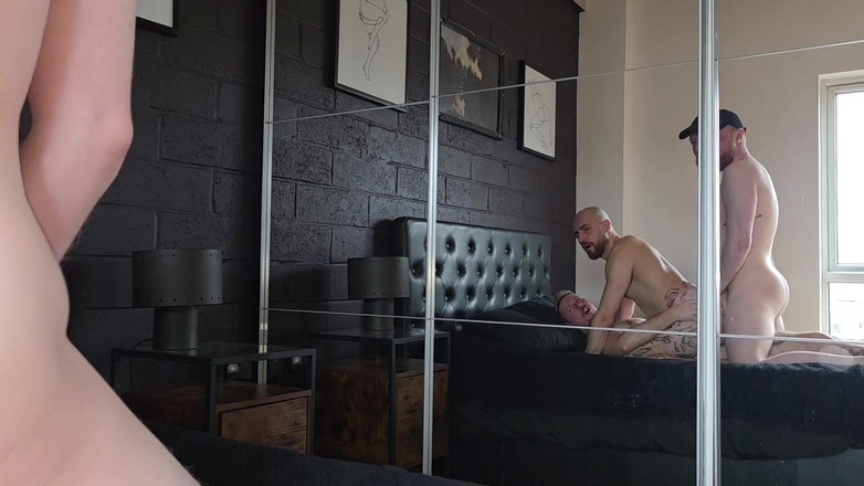 gaynaughtywelsh: Baiser Notre Demi-cousine Italienne Sexy, Double Pénétration Profonde, Adore Apporter...