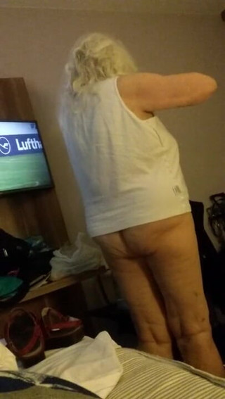BBW nurse Vicki adventures with friends: Sexy holandesa chupa o nariz com uma bunda nua