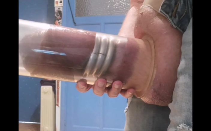 Monster_Meat_: Îmi pompez din nou al treilea picior