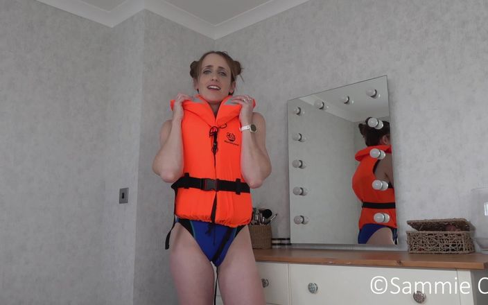 Sammie Cee: Costum de baie și Masturbare reciprocă Lifejacket joi