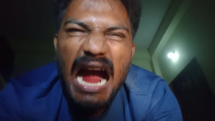 KUMBHA MANOJ KUMAR: Porno yıldızı gece gösterisinin tadını çıkarın