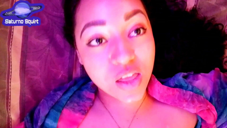 Saturno Squirt: Squirt saturno si masturba la figa rasata e rosa di...