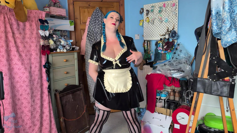 Alice_Mayflower_Scottish: Pembantu nakal ini digodain sama pembantunya sendirian