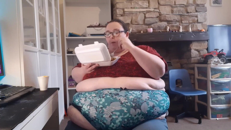 SSBBWLadyBrads: Je fourre mon gros visage avec de la nourriture grasse