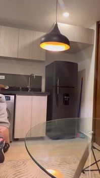 Sousedka si pořád hraje, že chce být lesba