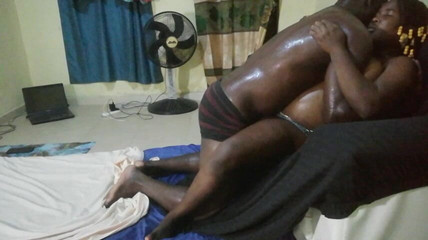 Pornsexlive: 젖었을 때 내 의붓여동생