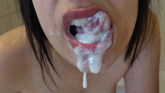 AmayaMori: Ik poets mijn tanden en er komt veel witte room...