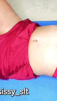 Nejmenší čůrák vůbec Shemale nadržený šukání a pokus o orgasmus šukáním análu nebo třením bezvládného malého klitorisu