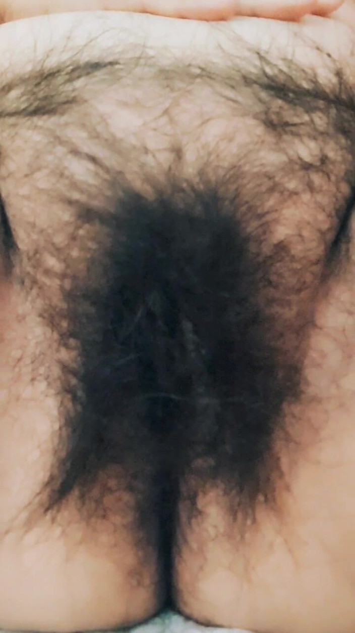 Mommy big hairy pussy: क्लोज अप बालों वाली चूत