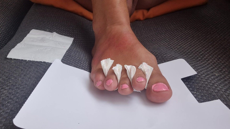 SavageHeater59: Saya menata kuku saya, kaki dan tangan saya dengan warna...