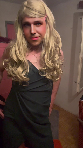 Laura Luiscz: Kadın kılıklı travesti kedi yürüyüşü eğitimi