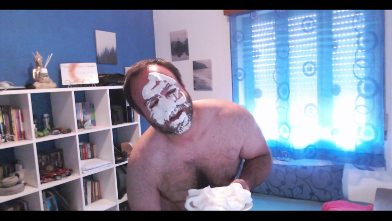RAvingr4d4: Silly Video, Shaving and Shaving Foam Pie to the Face