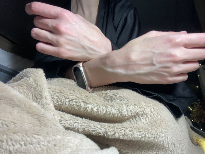 Princess Aisha: Caressing Veiny Hands