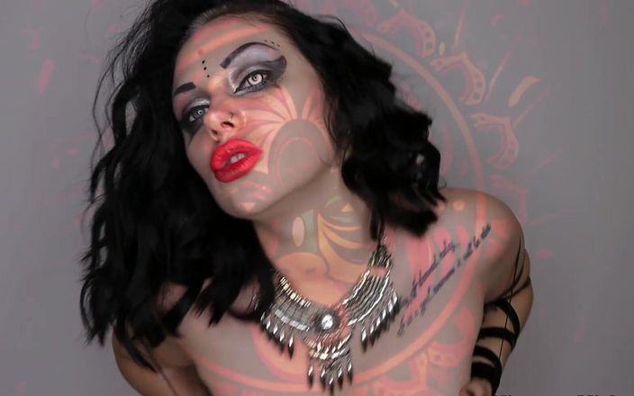 Goddess Misha Goldy: Batom dança