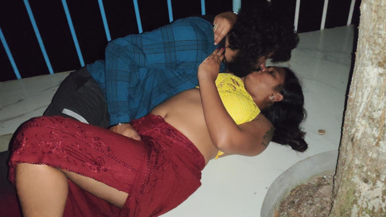 Vaigavarun45: Sexo ao ar livre perto do rio em noite, casal...