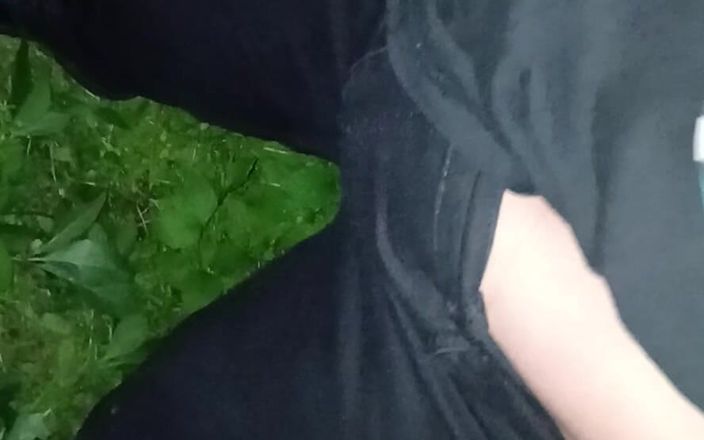 Lesbian-illusion: Facciamo sesso rischioso nella foresta