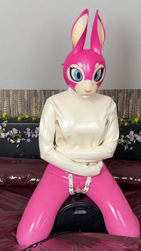부활절 토끼가 시비안을 타다