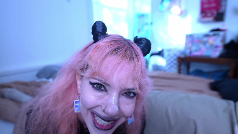 lilredvelvettt: Une demi-sœur démon baise ta copine