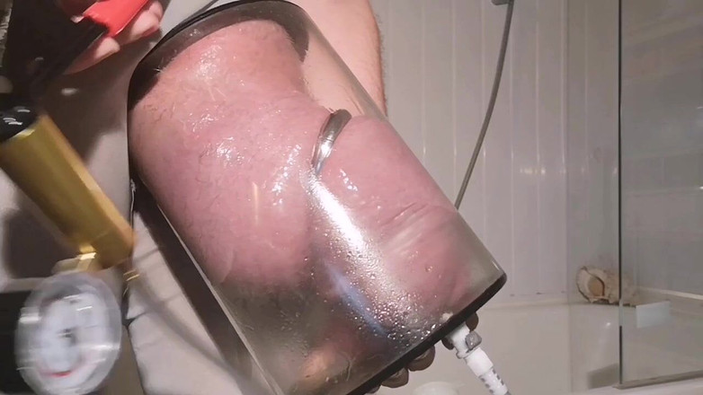 Monster_Meat_: 젖탱이를 빨아주는 벽에 있는 2월