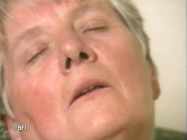 Nasty matures and dirty grannies club: La nonna da piacere alla sua fica pelosa