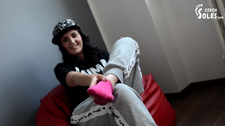Czech Soles - foot fetish content: Vrei să-mi miroși șosetele?